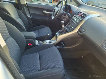 Toyota Auris 1,6 VVT-i benzin -zánovni stav - 13