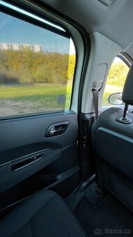 Peugeot 5008 2.0 HDI ALLURE 7.míst pouze 88500km - 13