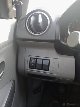 Mazda 2 - 13