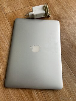 Apple MacBook Air 13" i5, 256GB SSD, 4GB RAM - 13