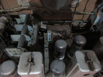 Nabízím staré radio Tesla Máj.  Netestováno. Prodávám jako n - 13