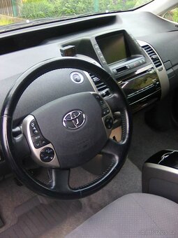 Výjimečná příležitost  Nadstandartní Prius na prodej - 13