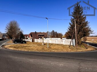 Rodinný dům 6+kk s garáží, bazénem, kolnou a zahradou 2465 m - 13