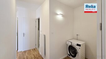 Pronájem nadstandardního bytu 3+kk, 73 m2 s výhledem na radn - 13