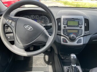 Hyundai  I30 1,4i 80kw rok 2011 najeto 118000km - 13