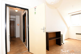 SLEVA  Prodej podkrovního bytu 2+kk, 35 m2 - Louny východ - 13