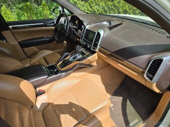 Porsche Cayenne S 3,0 Tsfi Hybrid Benzin Full vybava - 13