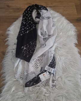 Desigual nový značkový šátek Signature černo bílý - 13