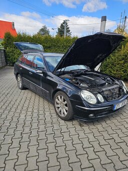 Mercedes w211 E500 4matic 5G tronic v kombíku - 13