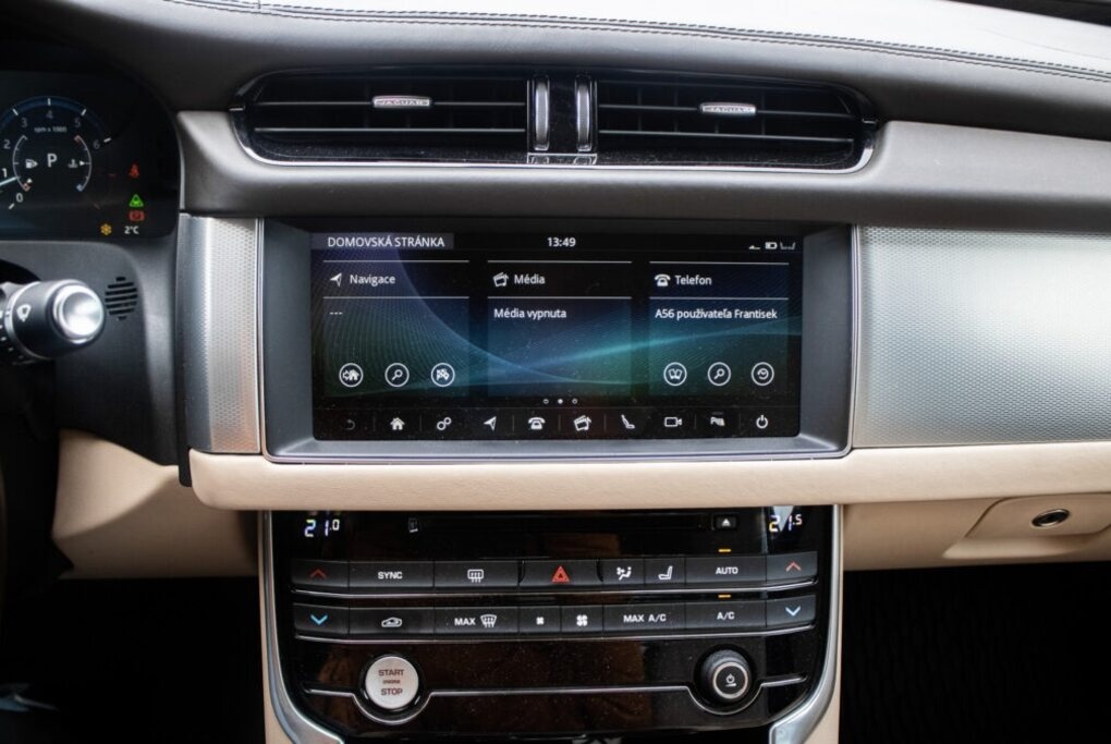 Jaguar XF 177kW (2017) - 14