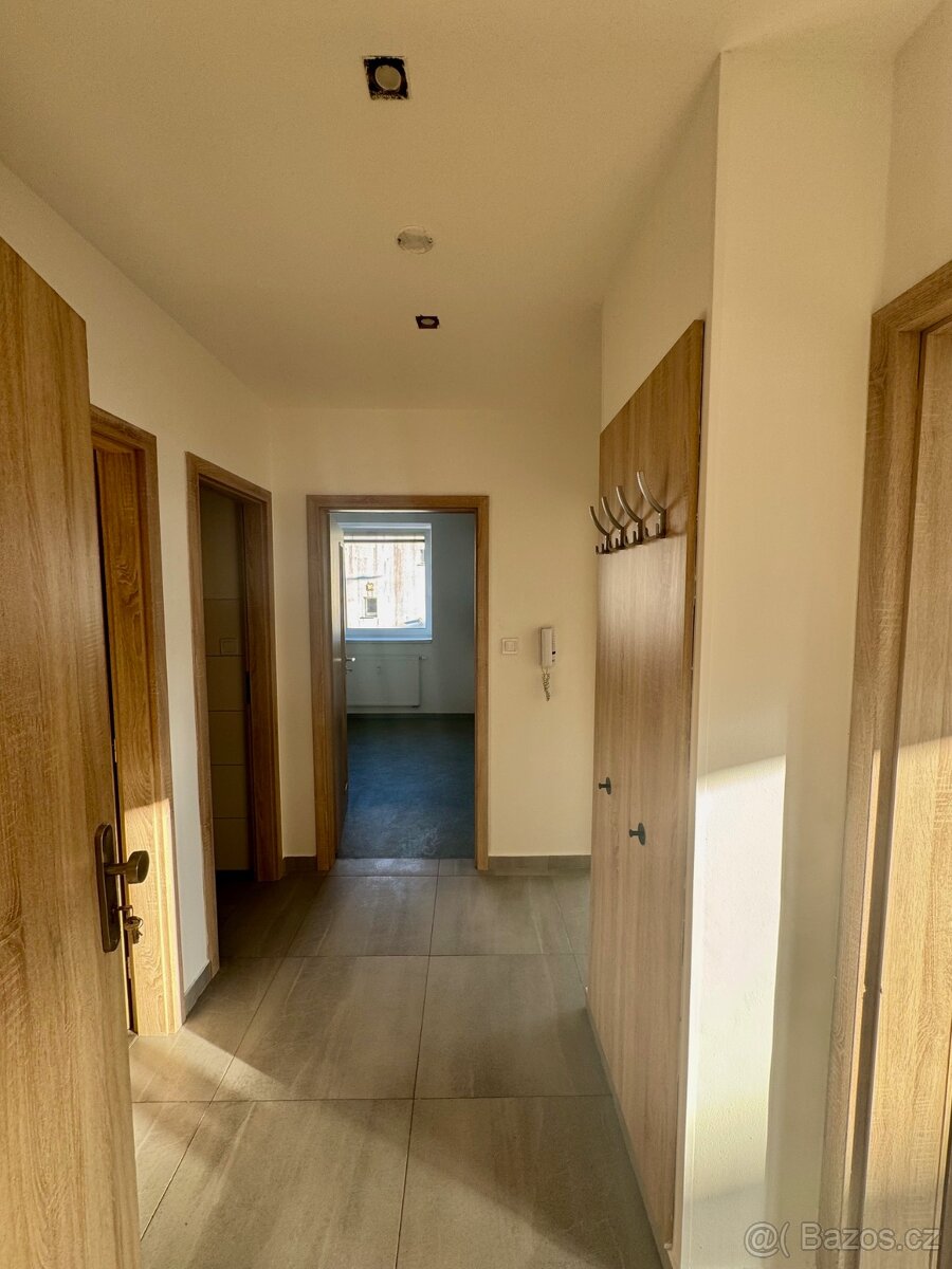 Pronájem zděného bytu 2+1 s park. stáním, Tábor - Měšice - 14