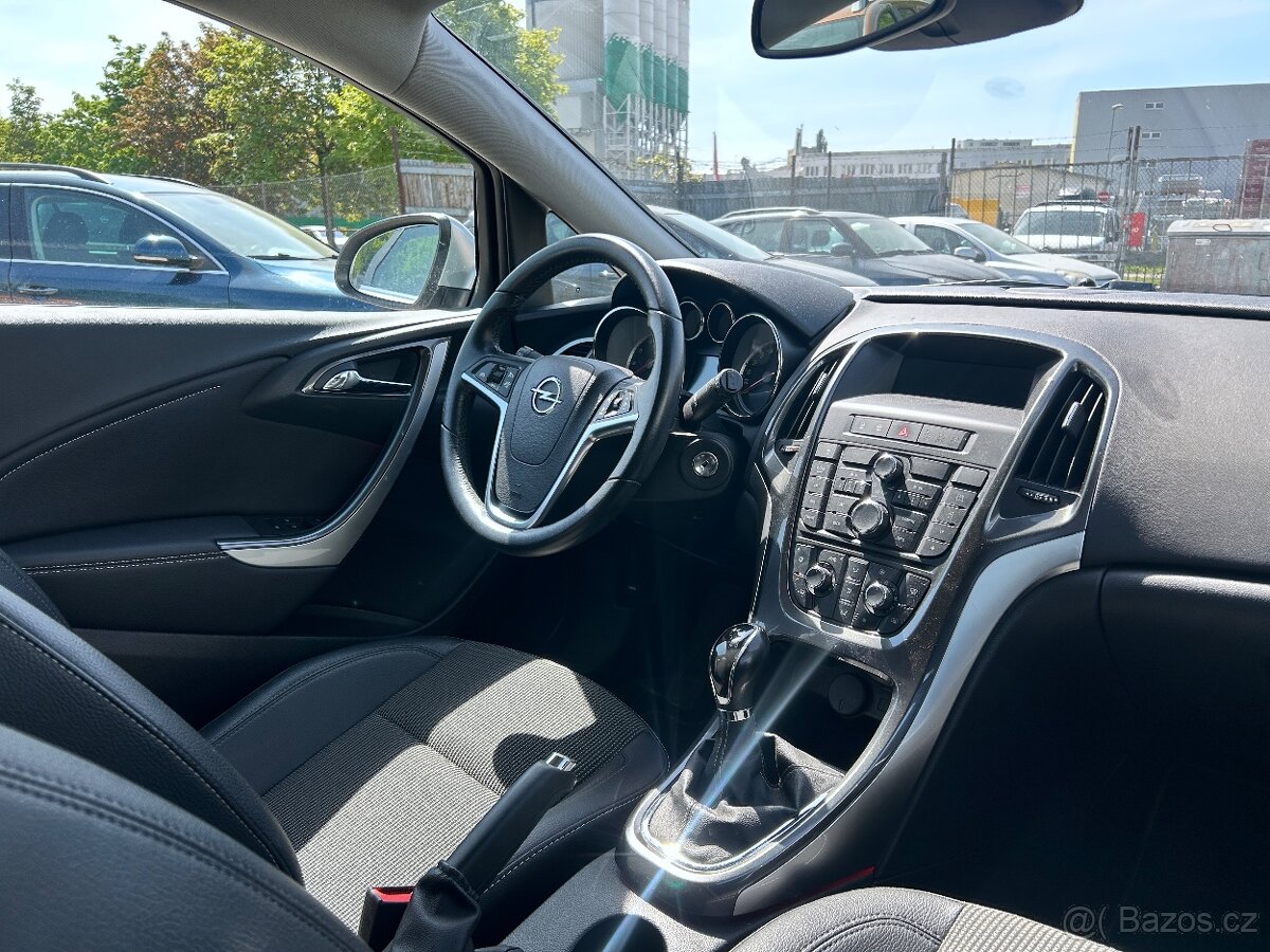 Opel Astra J TURBO, najeto 122.612 km, 1. majitel - 14