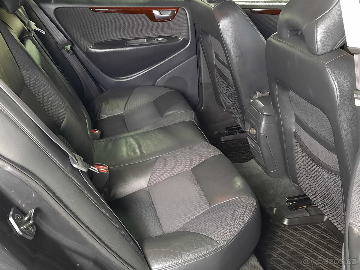 Volvo S60 - 2,4i Comfort TOP stav - 14