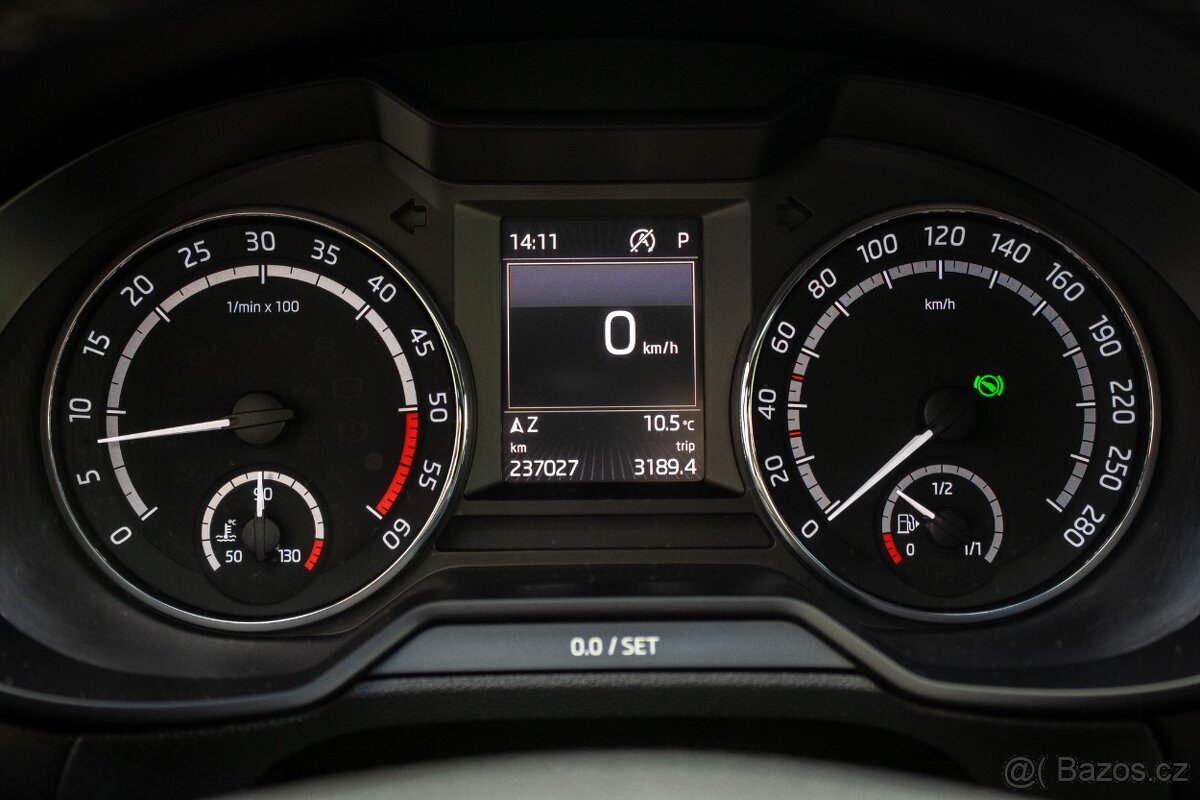 Škoda Octavia Combi 2.0 TD DPF RS DSG - 14