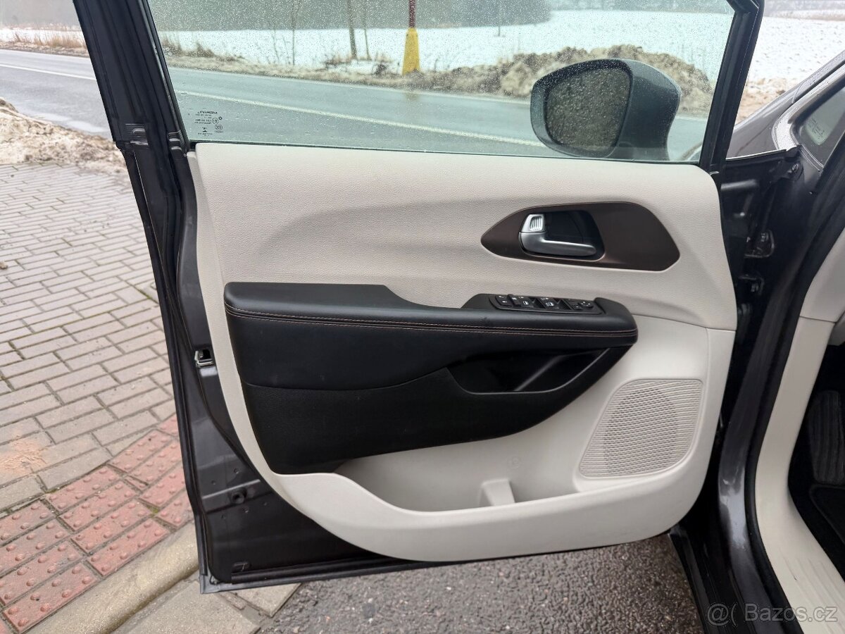 Chrysler Pacifica 3,6 Pentastar 8 míst 2017 DPH - 14