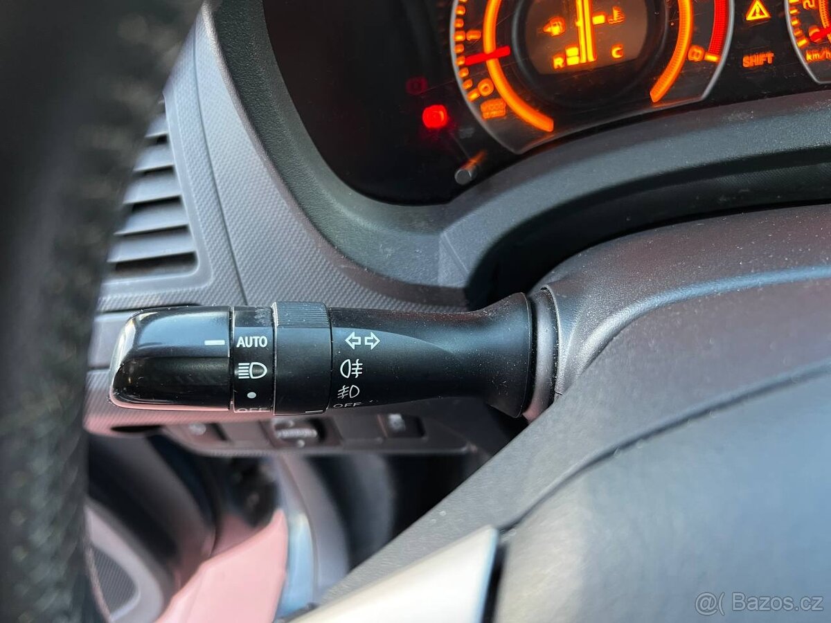 Toyota Auris 1.6 benzín 2007 r.v. - 14