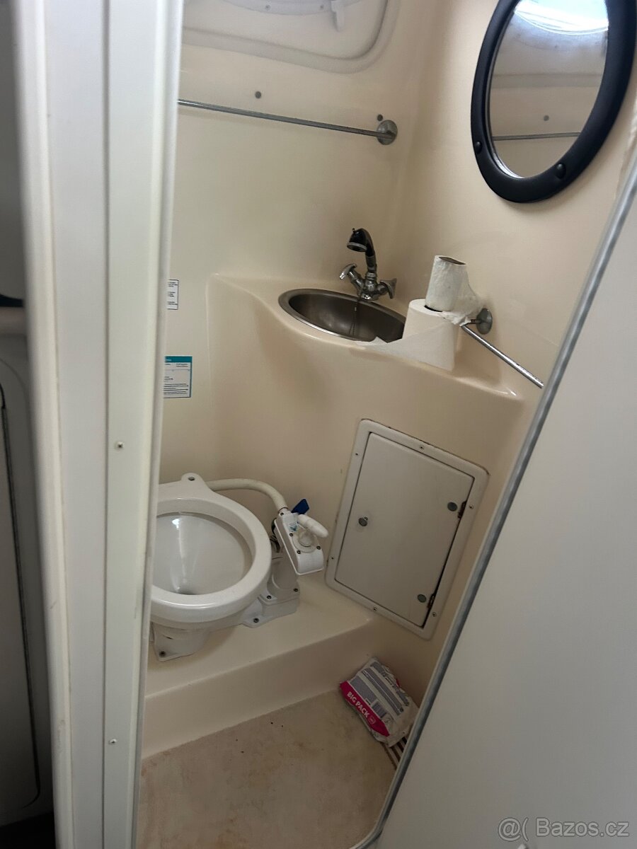 Prodám kajutovou loď Rinker 242 Fiesta vee - 14