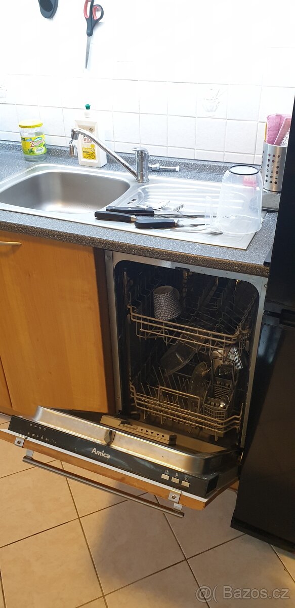 kuchyň s funkčními spotřebiči v zachovalém stavu - 14