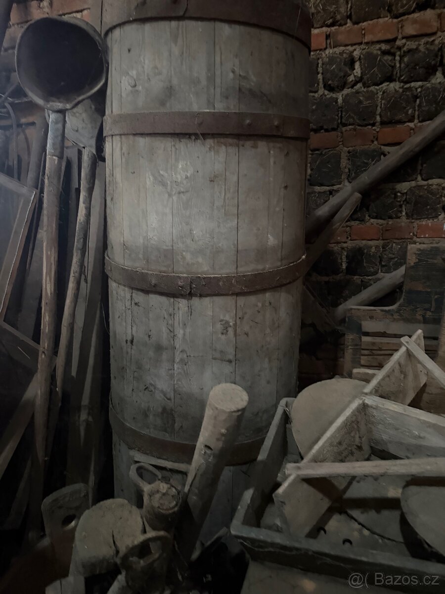 Nábytek a zemědělské stroje - 14