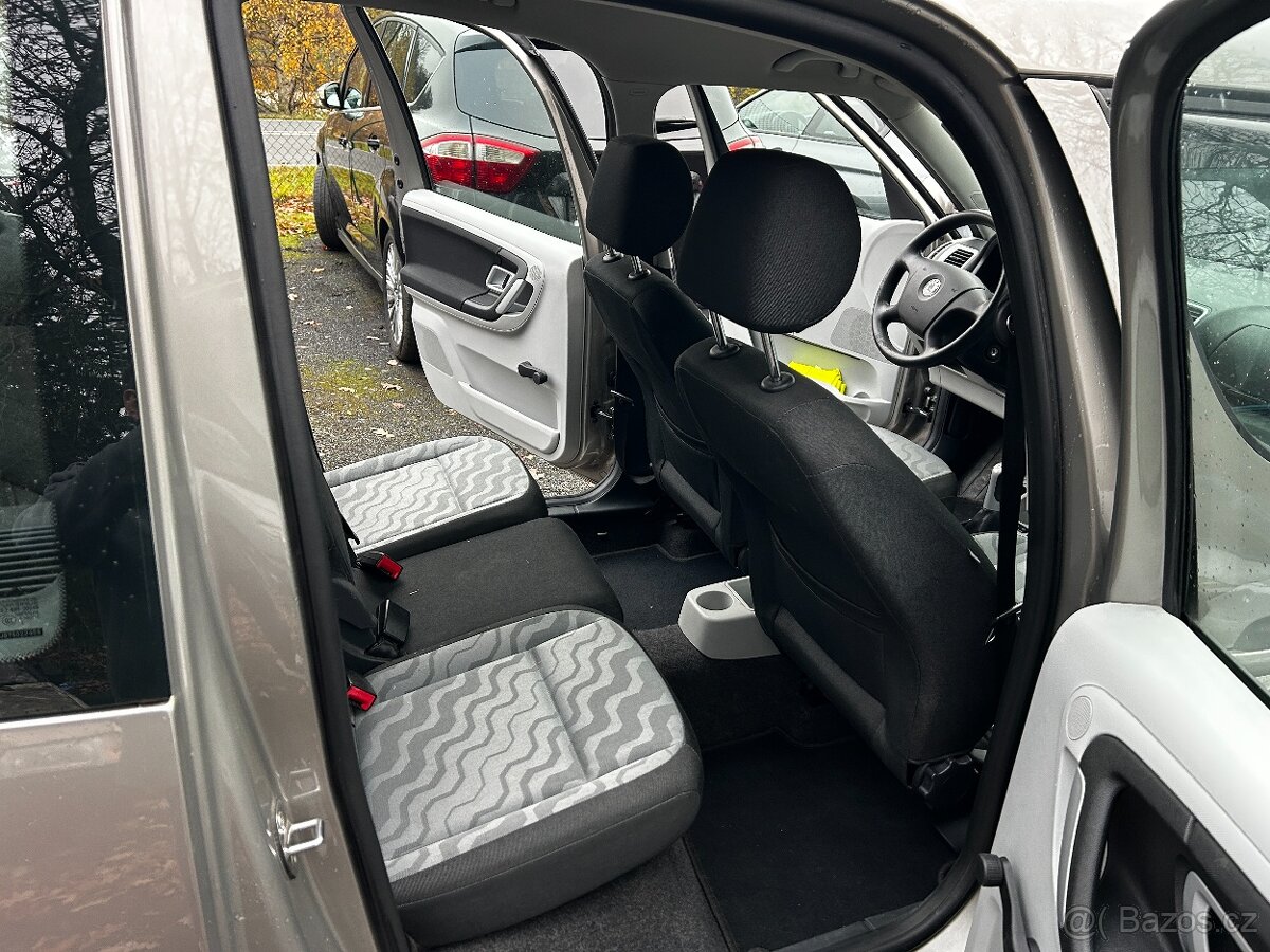 Škoda Roomster 1,2i 47kW, r.v. 2007, nová STK, nový olej - 14