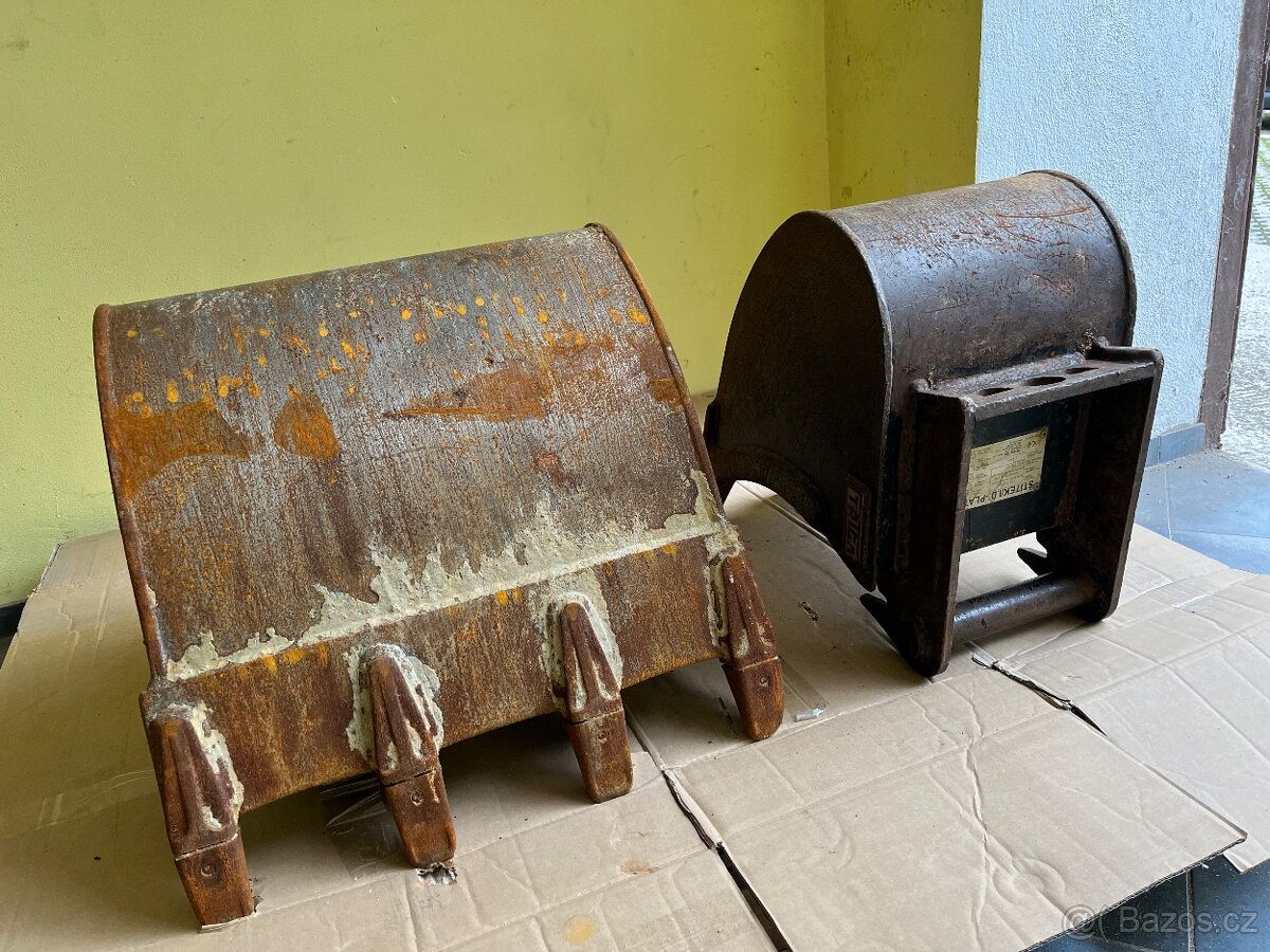 Bagřík KOMATSU PC16R-3HS - 14