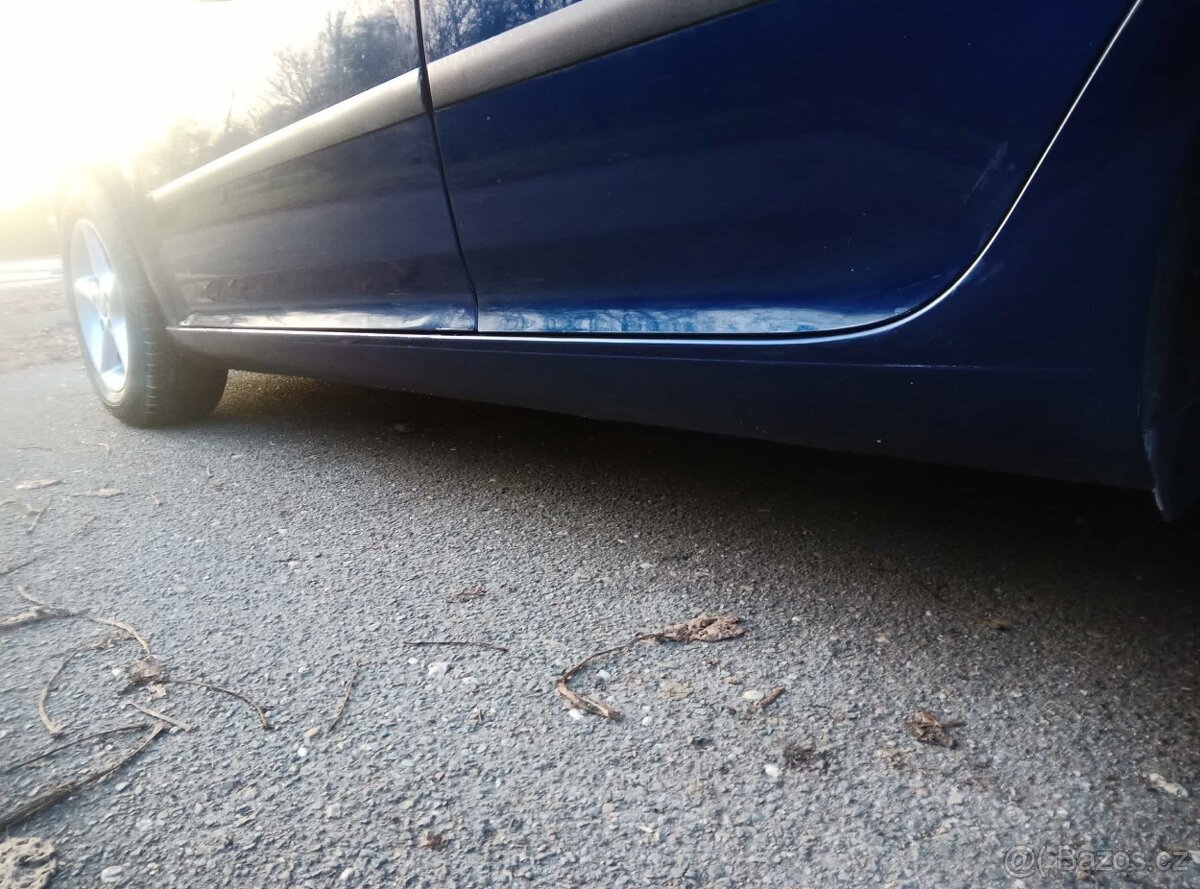 VW GOLF V 1.4 55 kW Benzín - 14