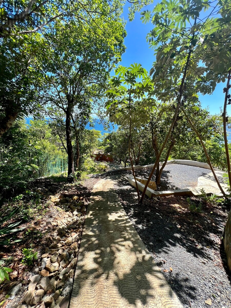 New Latitude, Calabash Bight - 14