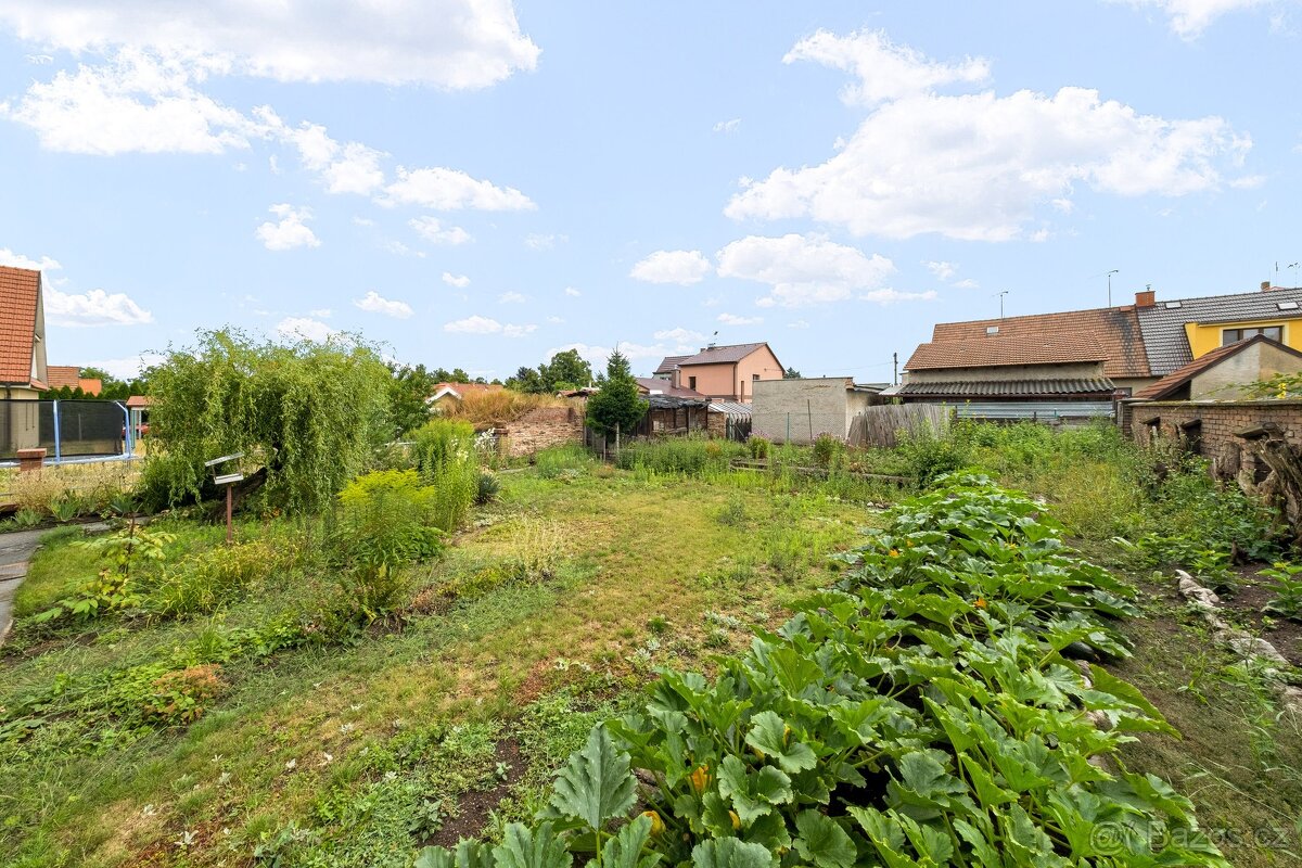 RODINNÝ DŮM 4+1 SE ZAHRADOU VE VELVARECH, ev.č. 00393 - 14