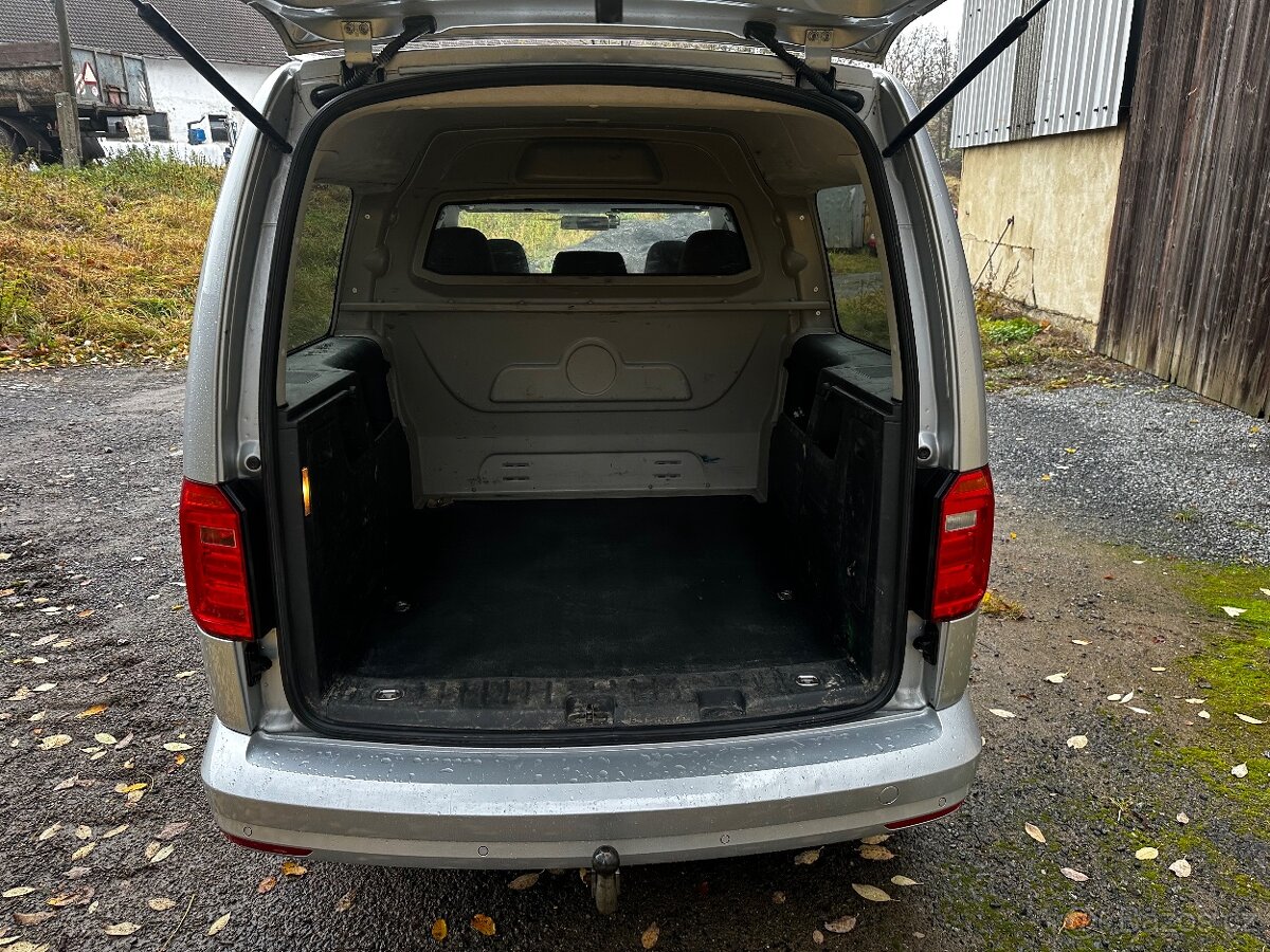 Volkswagen Caddy Maxi 2.0 TDi 5 míst Rok 2018 2X Šoupačky - 14