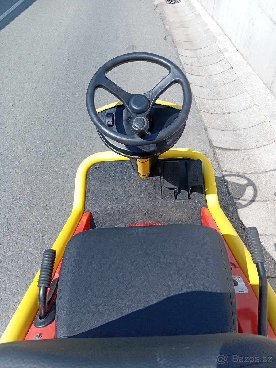 Prodám zahradní traktor Rider Outils-wolf 15.5Hp Hydro - 14