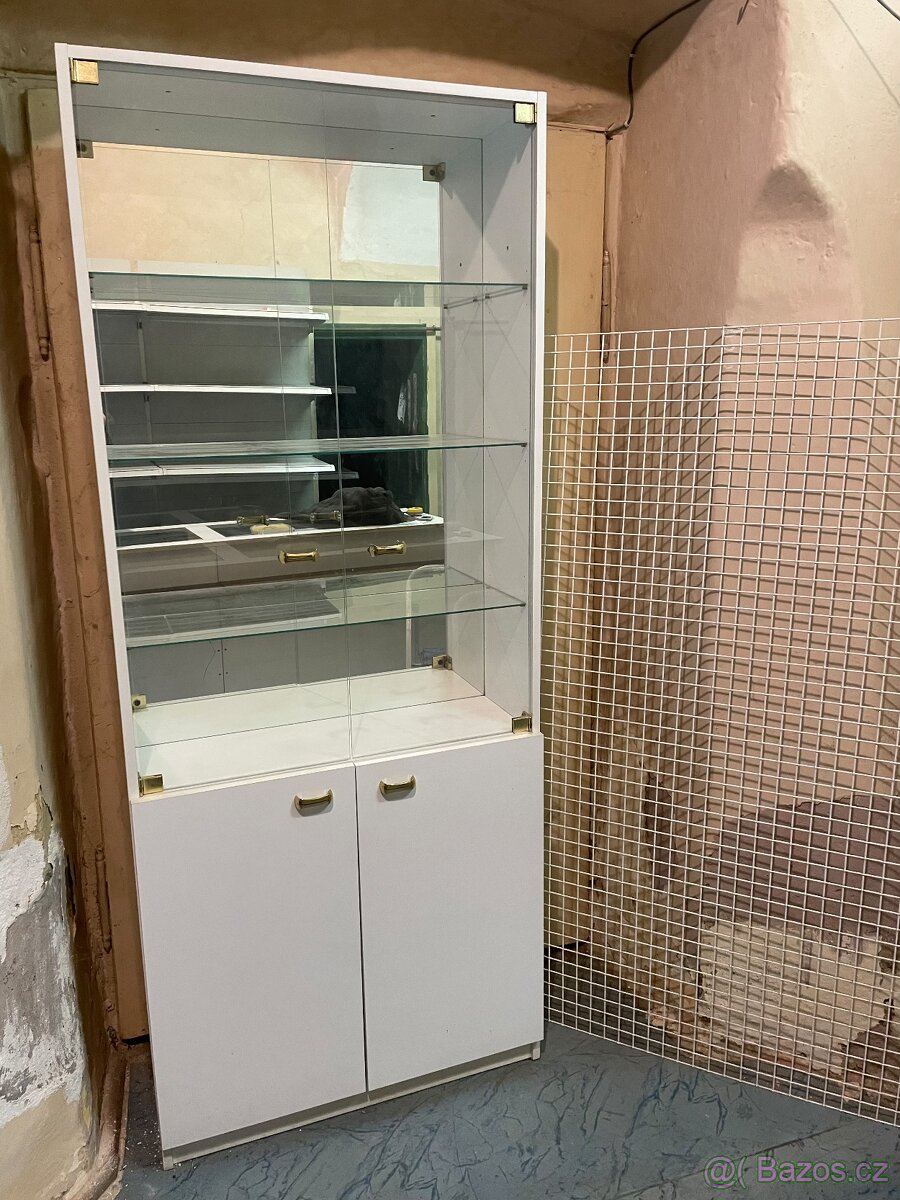 Kovové regály vybavení prodejny - 14