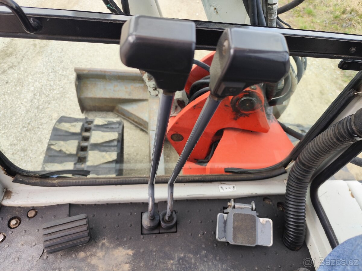 Bagr Takeuchi TB145. Váha 4800kg. - 14