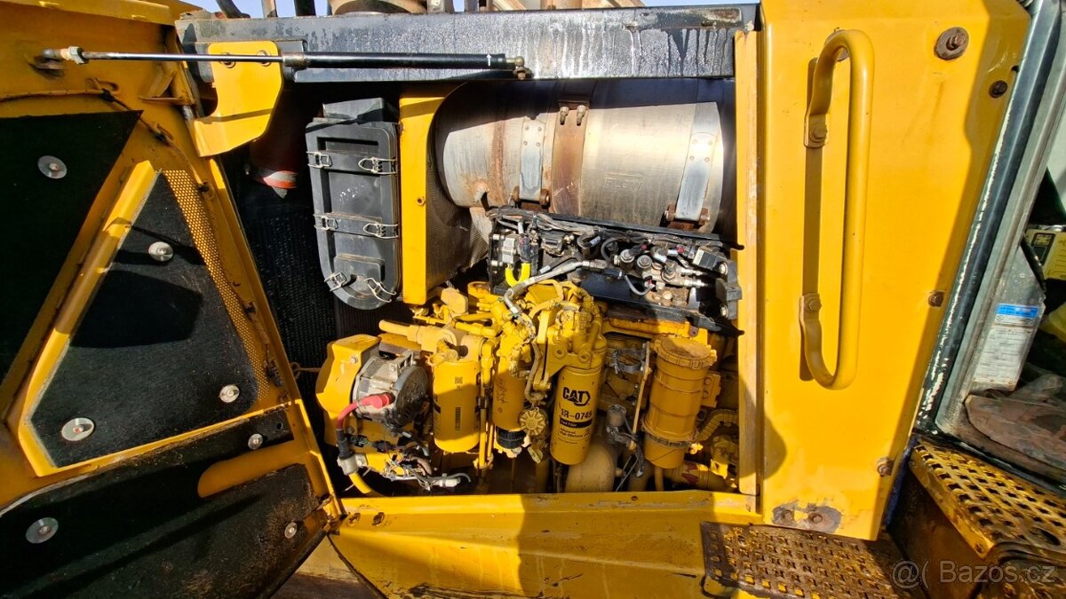 CAT D8T - 14