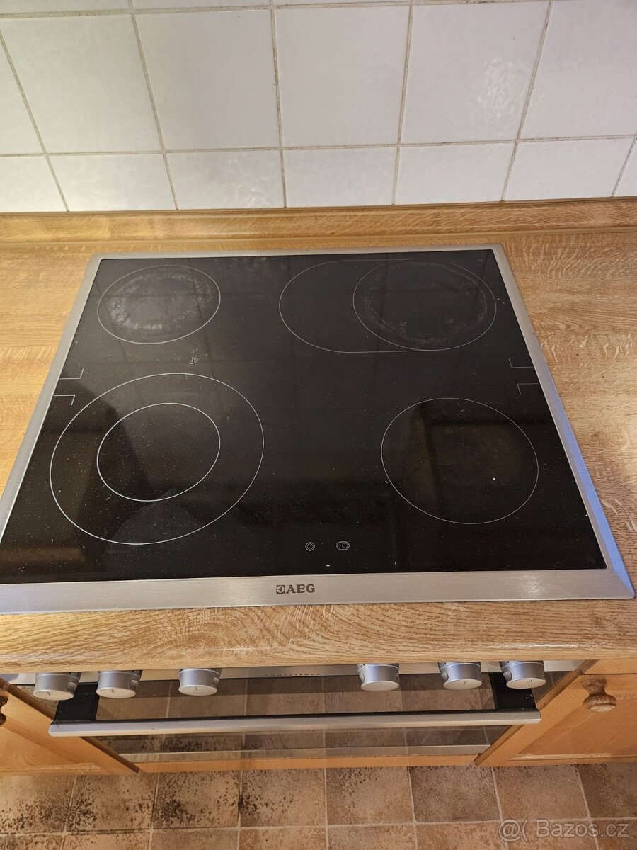 Masivní kuchyňská linka z Německa se spotřebiči - 14