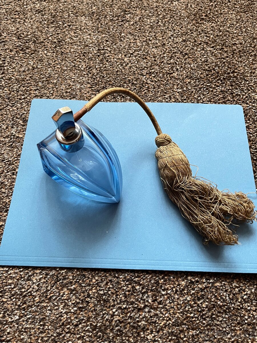 Stará skleněná dóza a flakón - 14