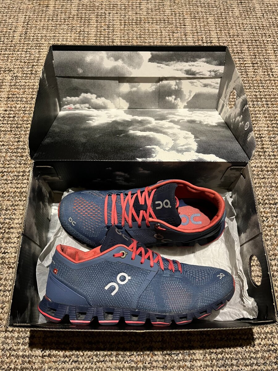 19x Dámské boty On Running Cloud, velikost 38 - 38,5 - 14