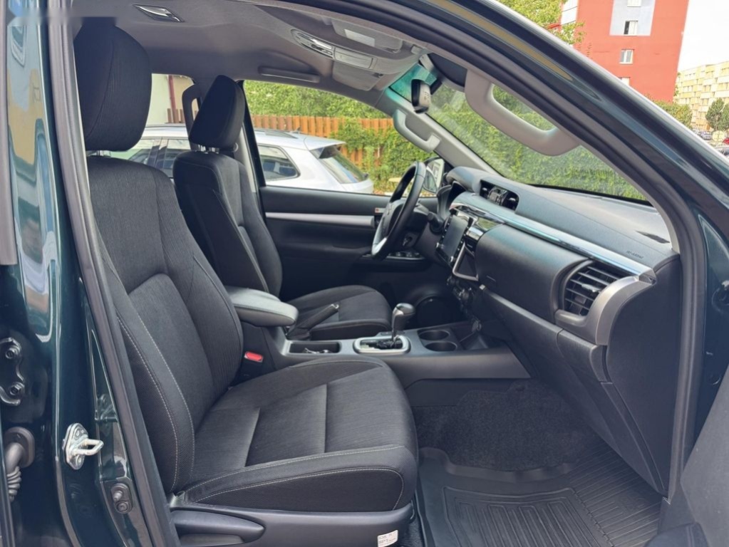 Toyota Hilux,2.8 automat Executive - 14