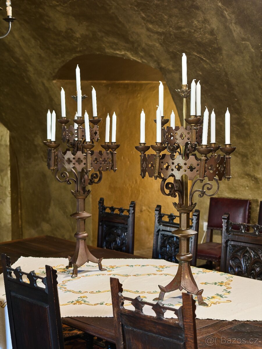 Monumentální párové neogotické bronzové svícny – výška 100 c - 14