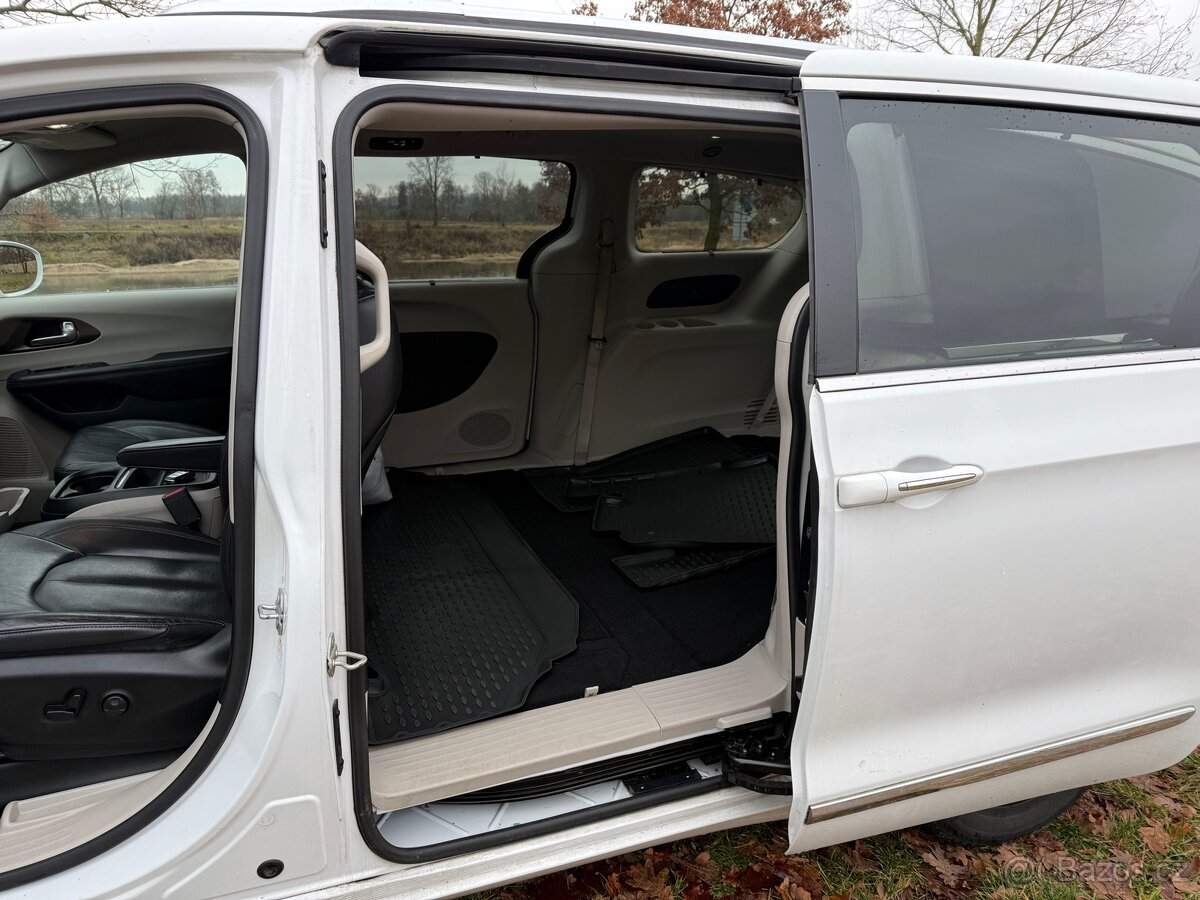 Chrysler Pacifica - 14