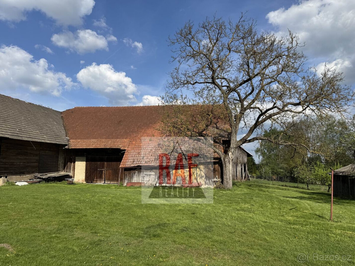 Prodej - zemědělská usedlost, stodoly, pozemky - Moravec - 14