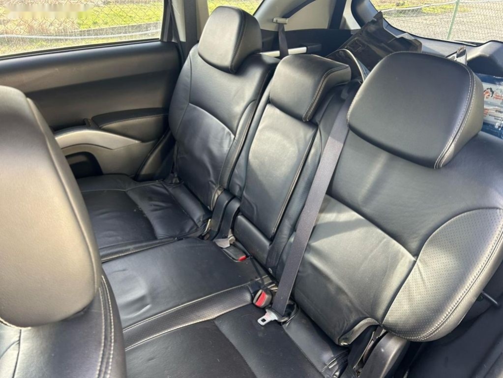 Mitsubishi Outlander,2.4 4x4 7 míst max. výbava - 14