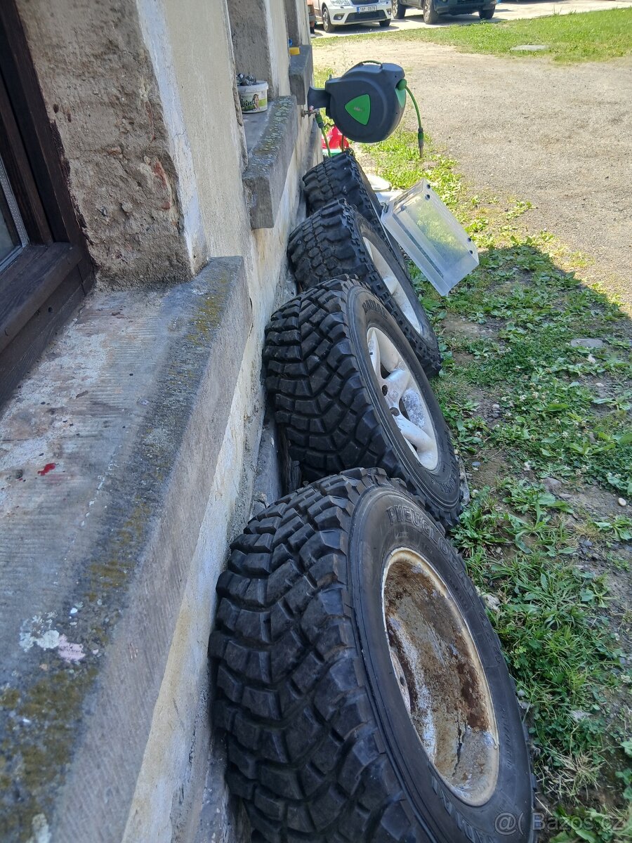 Prodám pneu 265/70 R16 - 14