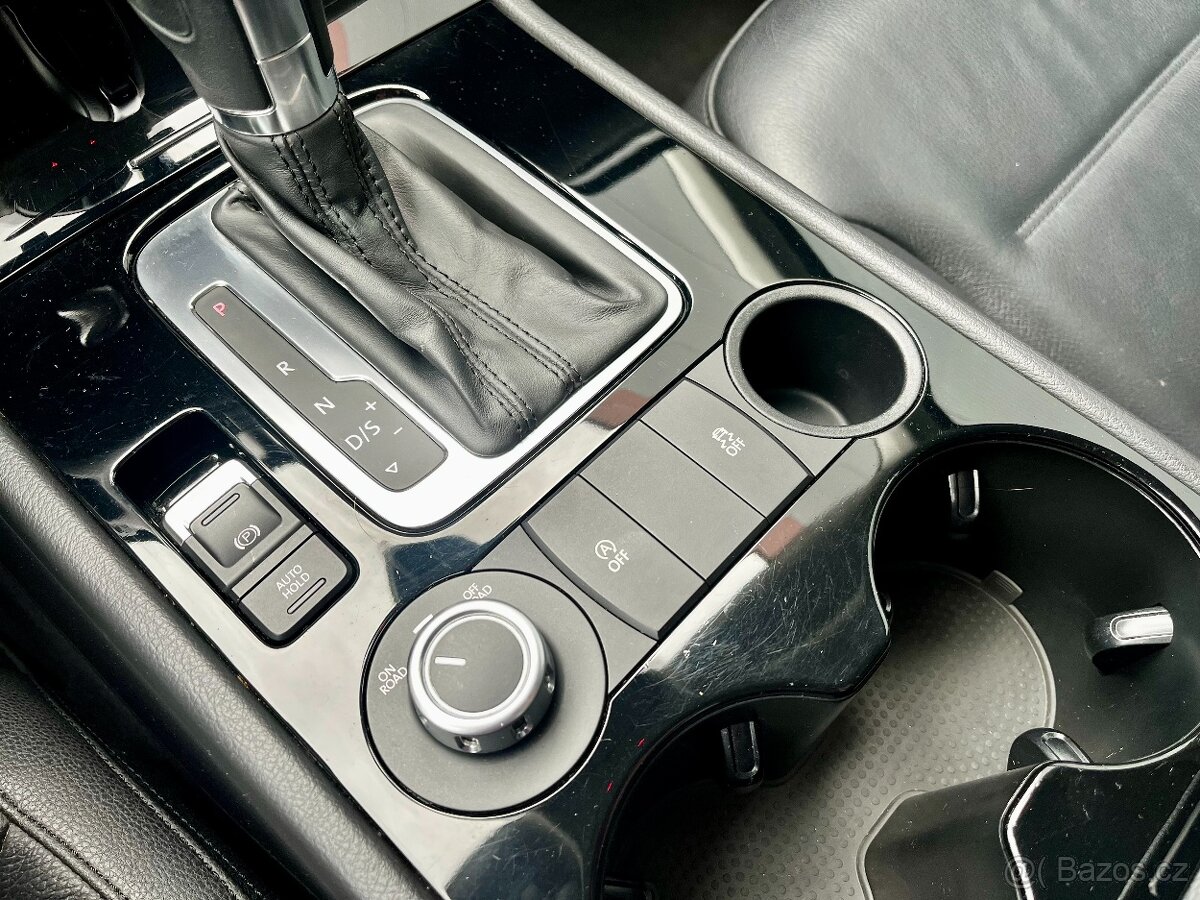 VW Touareg 3.0TDI 180kW WEBASTO Tažné VÝHŘEV Bi-Xenony NAVI - 14