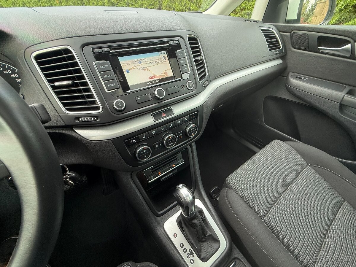 VW SHARAN 2.0 TDi DSG HIGH-L Panorama Webasto Bi-Xen /2014/ - 14
