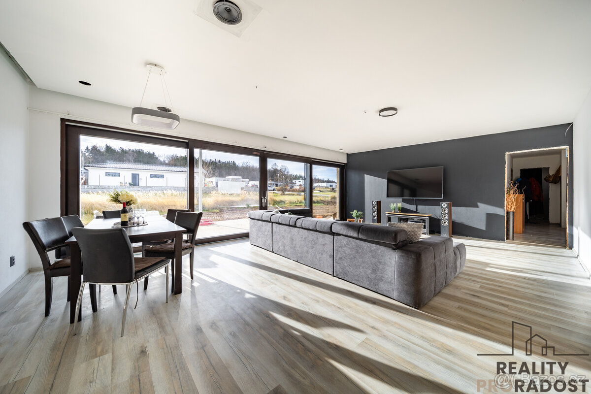 Novostavba s chytrou domácností na lukrativním místě ve Včel - 14