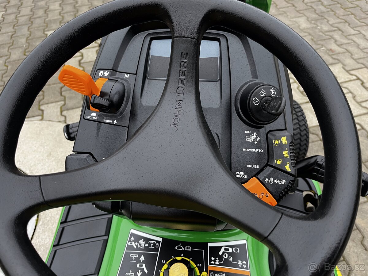 zahradní traktor John Deere X300R - 14