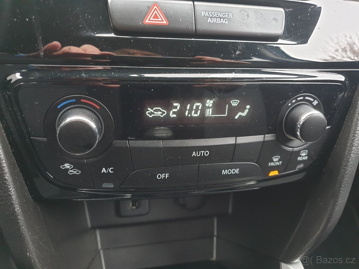 Suzuki Vitara 1.6i 88KW NAVI KAMERA Servis SUZUKI - 14