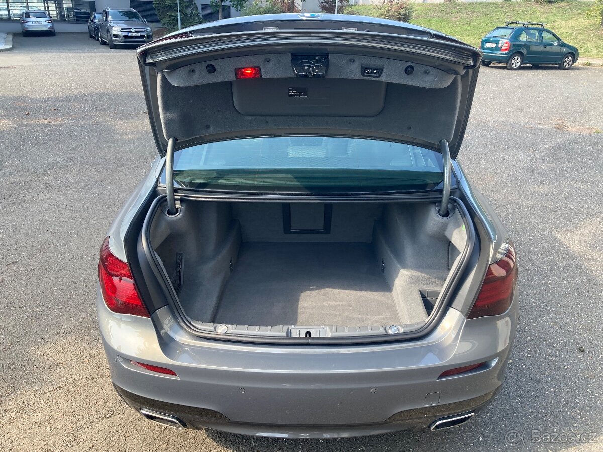 BMW Řada 7 F01 750i V8 330kW X-Drive M-paket - 14