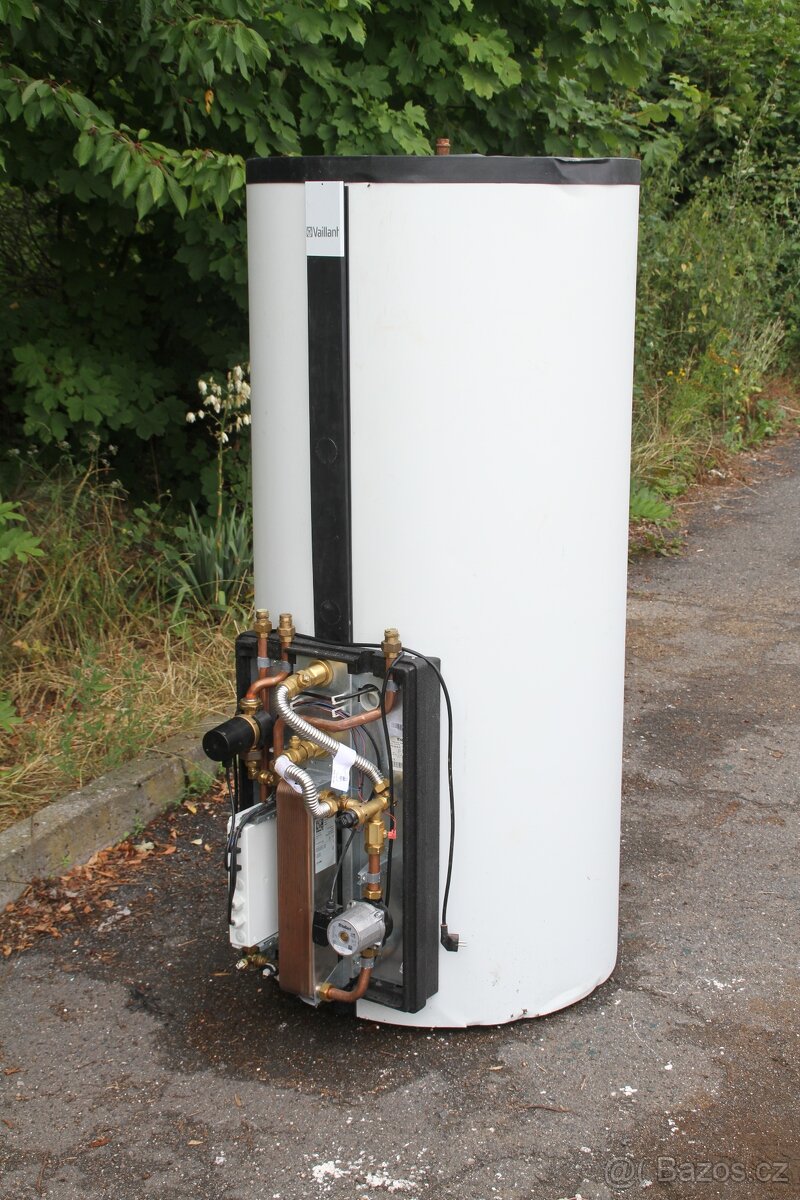 Prodám akumulační nádrž Vaillant s přímím ohřevem teplé vody - 14