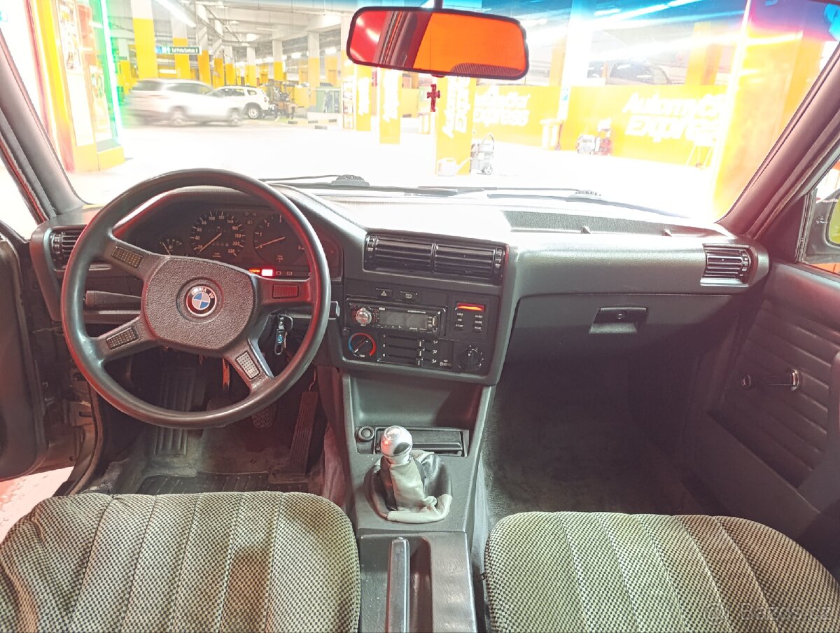 BMW E30 324D 1988 - 14